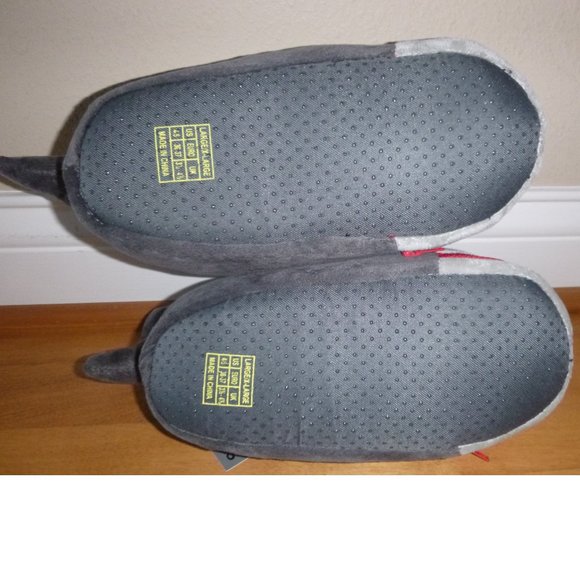 Boys Girls Plush Gray Shark Slippers with Zipper Mouth Size L/XL 3/4 NWT - Picture 4 of 4